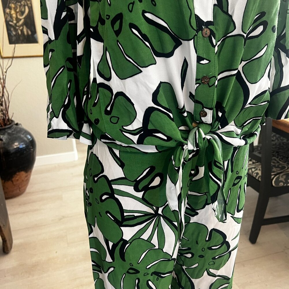 TRINA TURK Pants and Top Set tropical green leaves on white backdrop - Picture 2 of 8